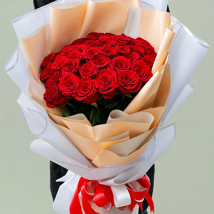 Hand_Bouquet_of_Appealing_Roses_2 Hand Bouquet of 40 Roses - Image 1